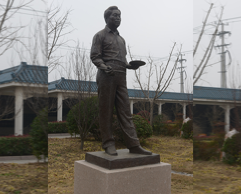 雕塑作品 喻繼高像、青銅高2.3米、安放地點(diǎn)：喻繼高紀(jì)念館